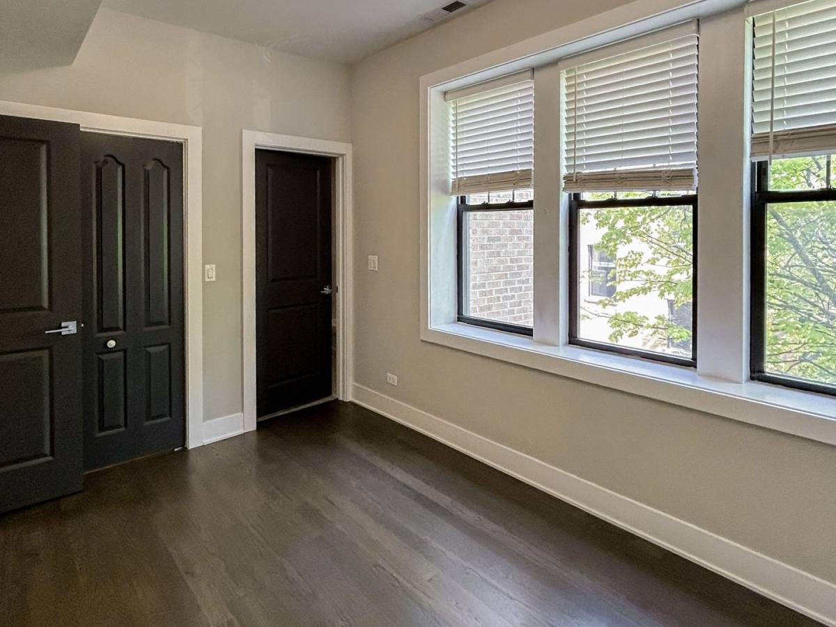 Apartment for rent at 2618 N Rockwell St #1F, Chicago, IL 60647
