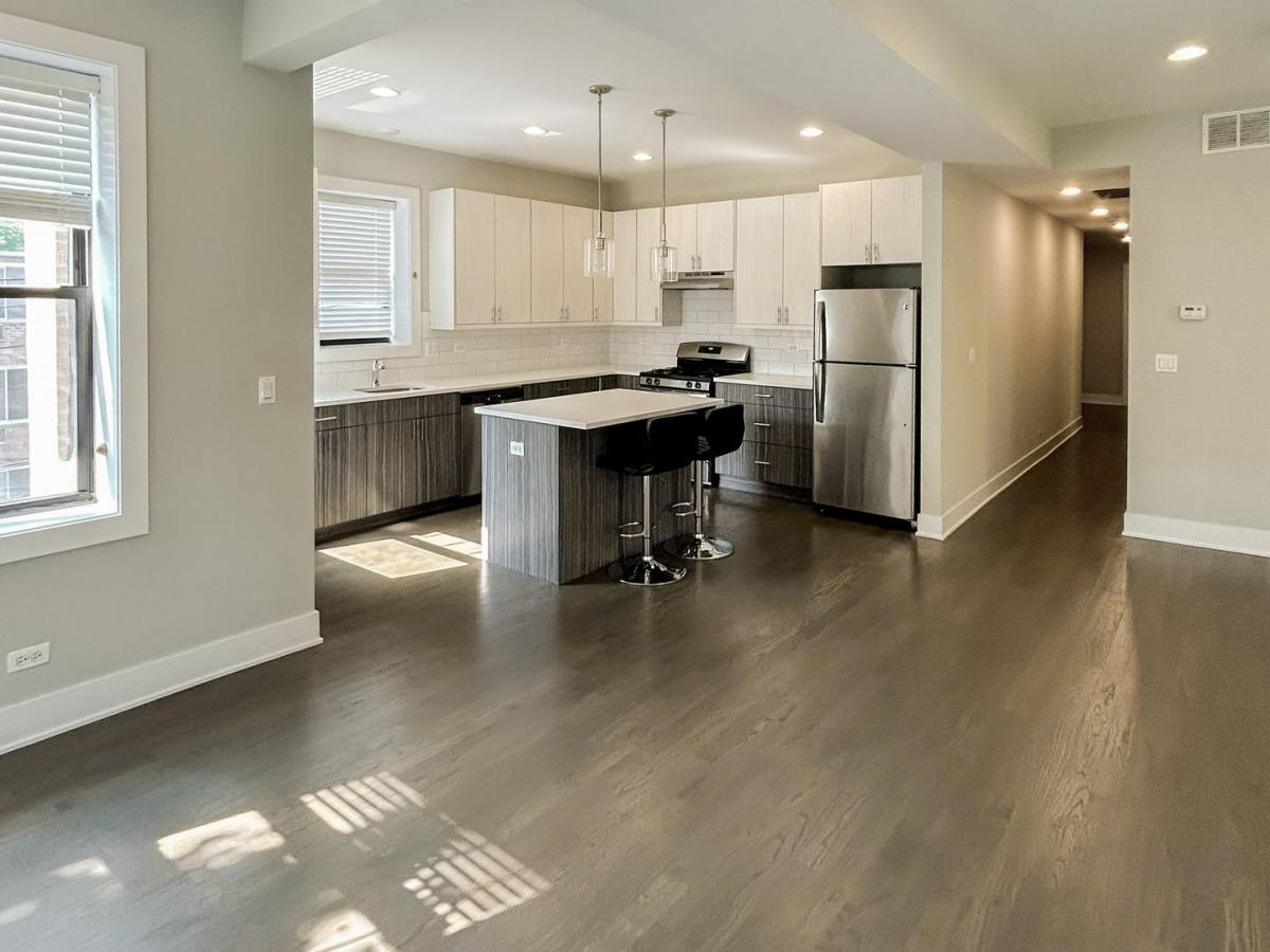 Apartment for rent at 2618 N Rockwell St #1F, Chicago, IL 60647