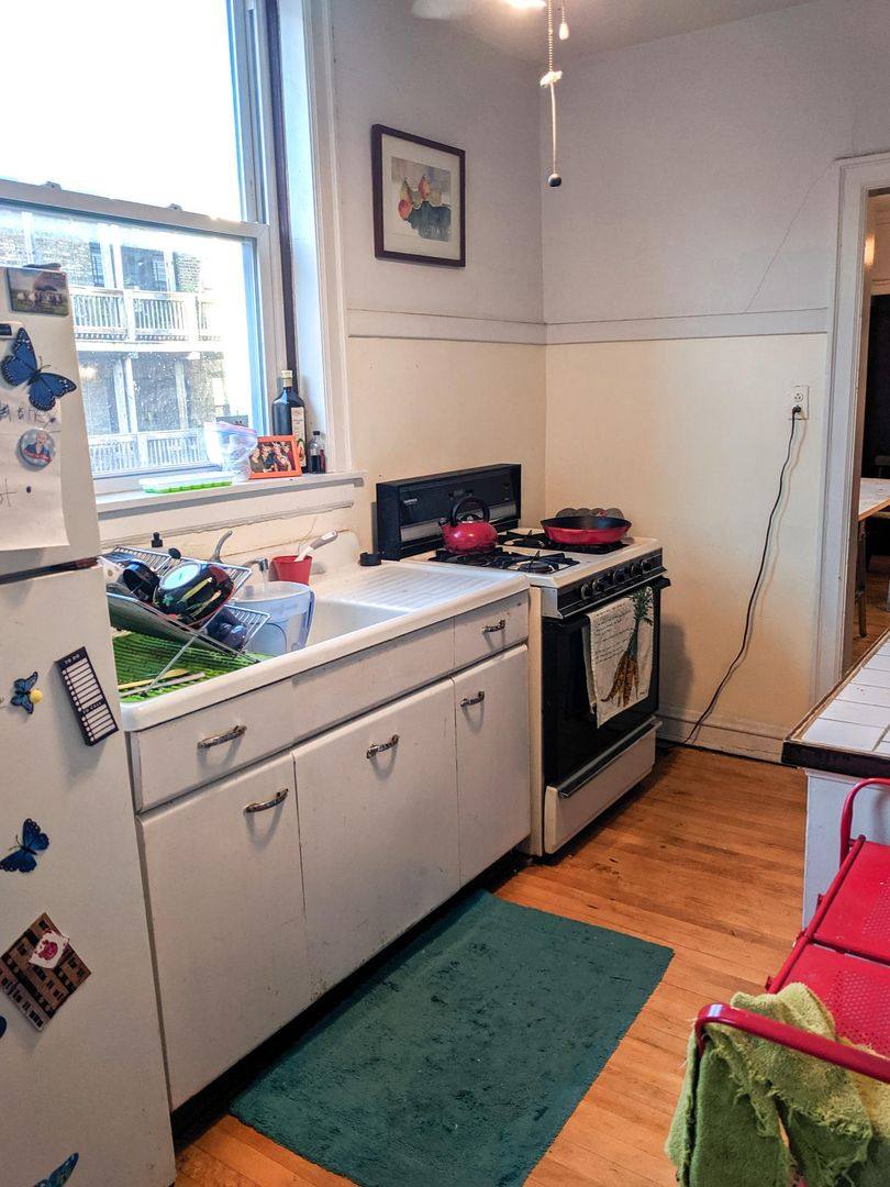 Apartment for rent at 5210 N Damen Ave #2, Chicago, IL 60625