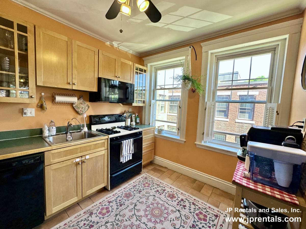 Apartment for rent at 226 Jamaicaway #9 Co, Jamaica Plain, MA 02130
