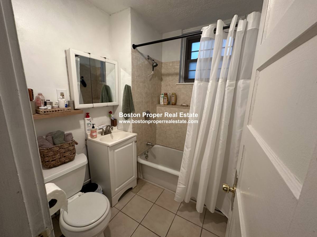 Apartment for rent at 100 Madison Ave #9, Newtonville, MA 02460
