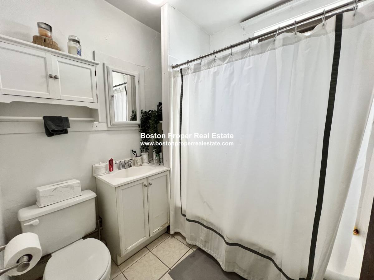 Apartment for rent at 100 Madison Ave #7, Newtonville, MA 02460