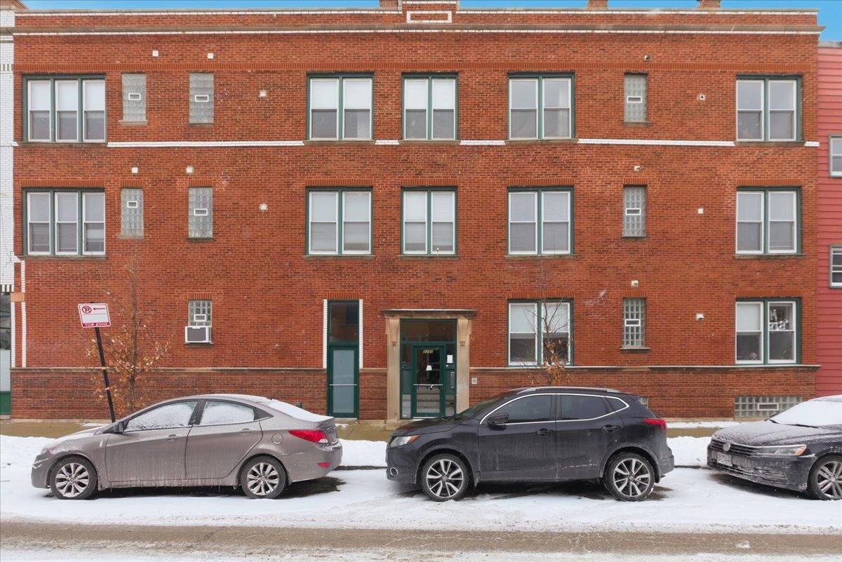 Apartment for rent at 2350 W Charleston #3F, Chicago, IL 60647