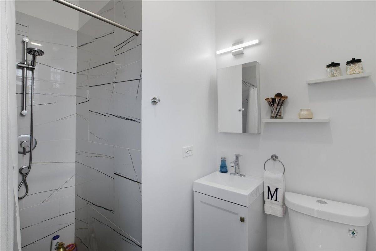 Apartment for rent at 2350 W Charleston #3F, Chicago, IL 60647