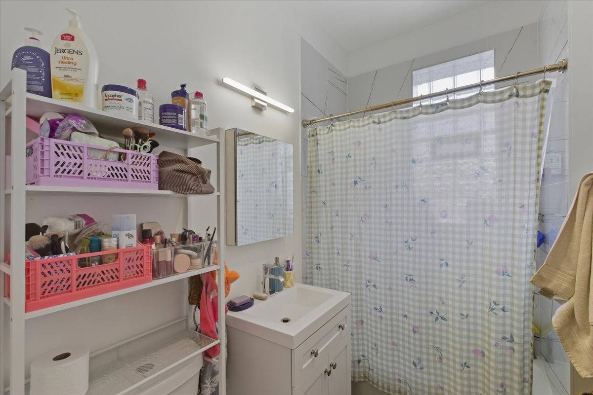 Apartment for rent at 2350 W Charleston #3F, Chicago, IL 60647