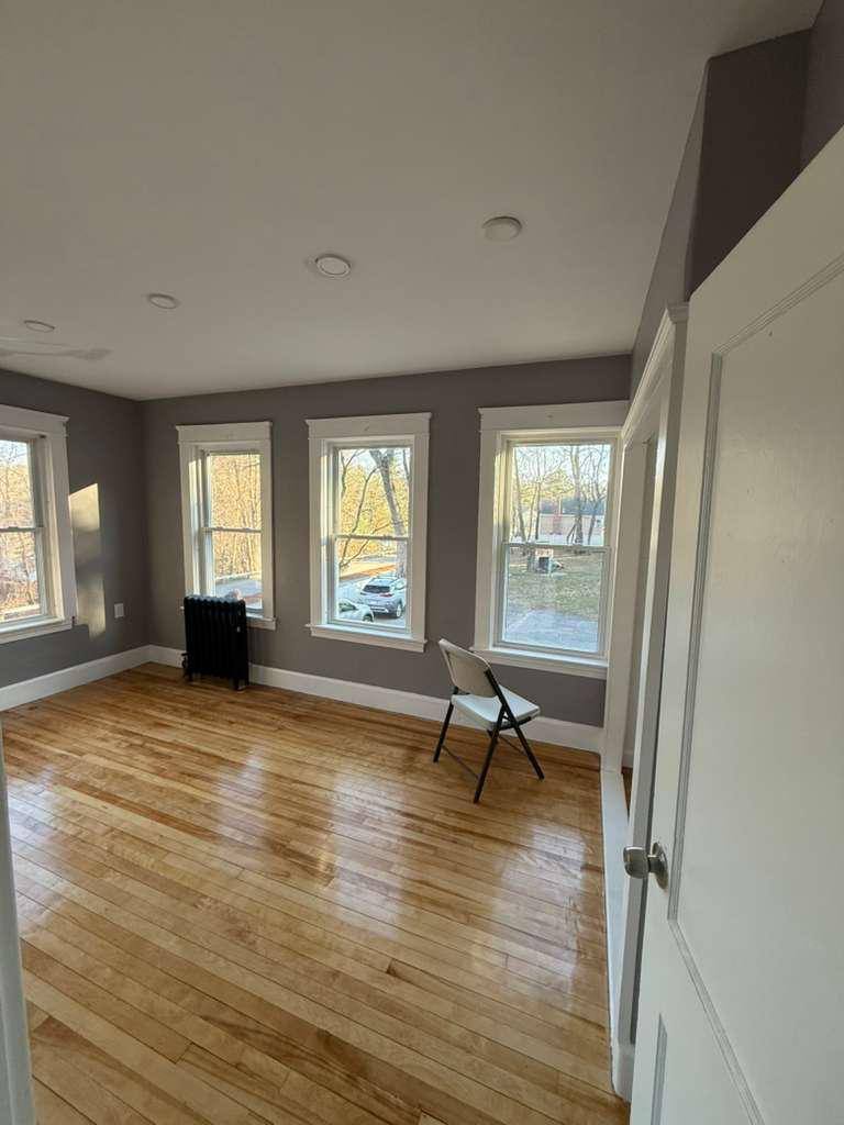 Apartment for rent at 118-120 Ashburnham Hill R #1, Fitchburg, MA 01420