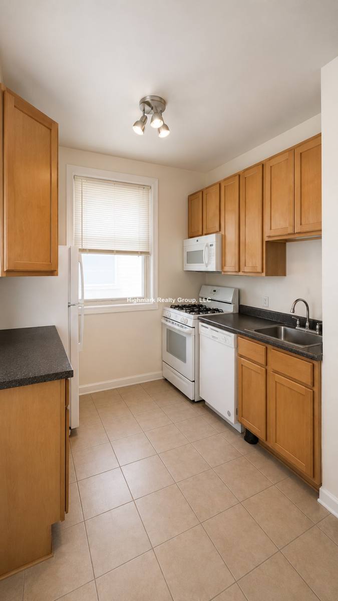 Apartment for rent at 7509 N Greenview Ave #1B, Chicago, IL 60626