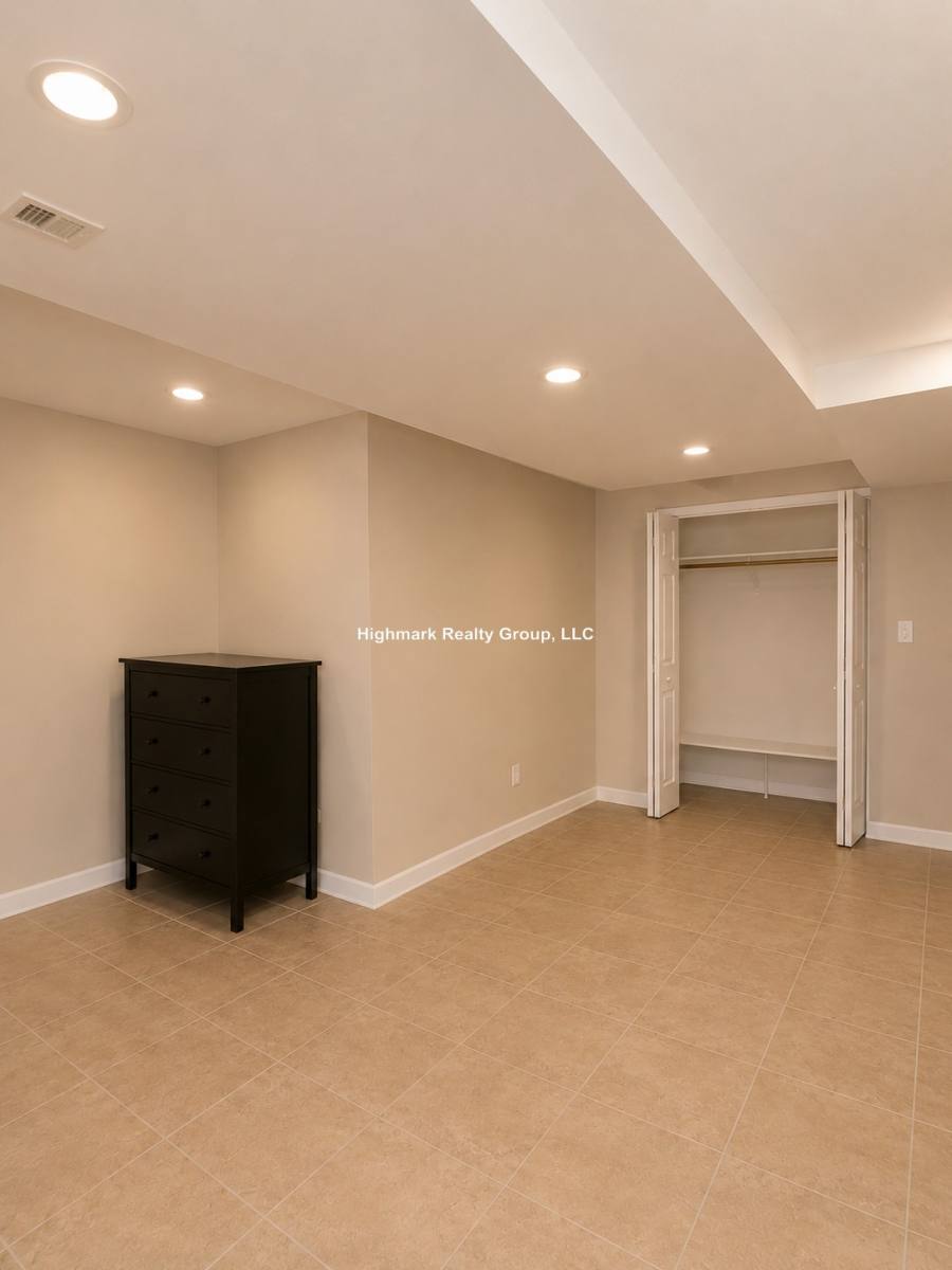 Apartment for rent at 7509 N Greenview Ave #1B, Chicago, IL 60626