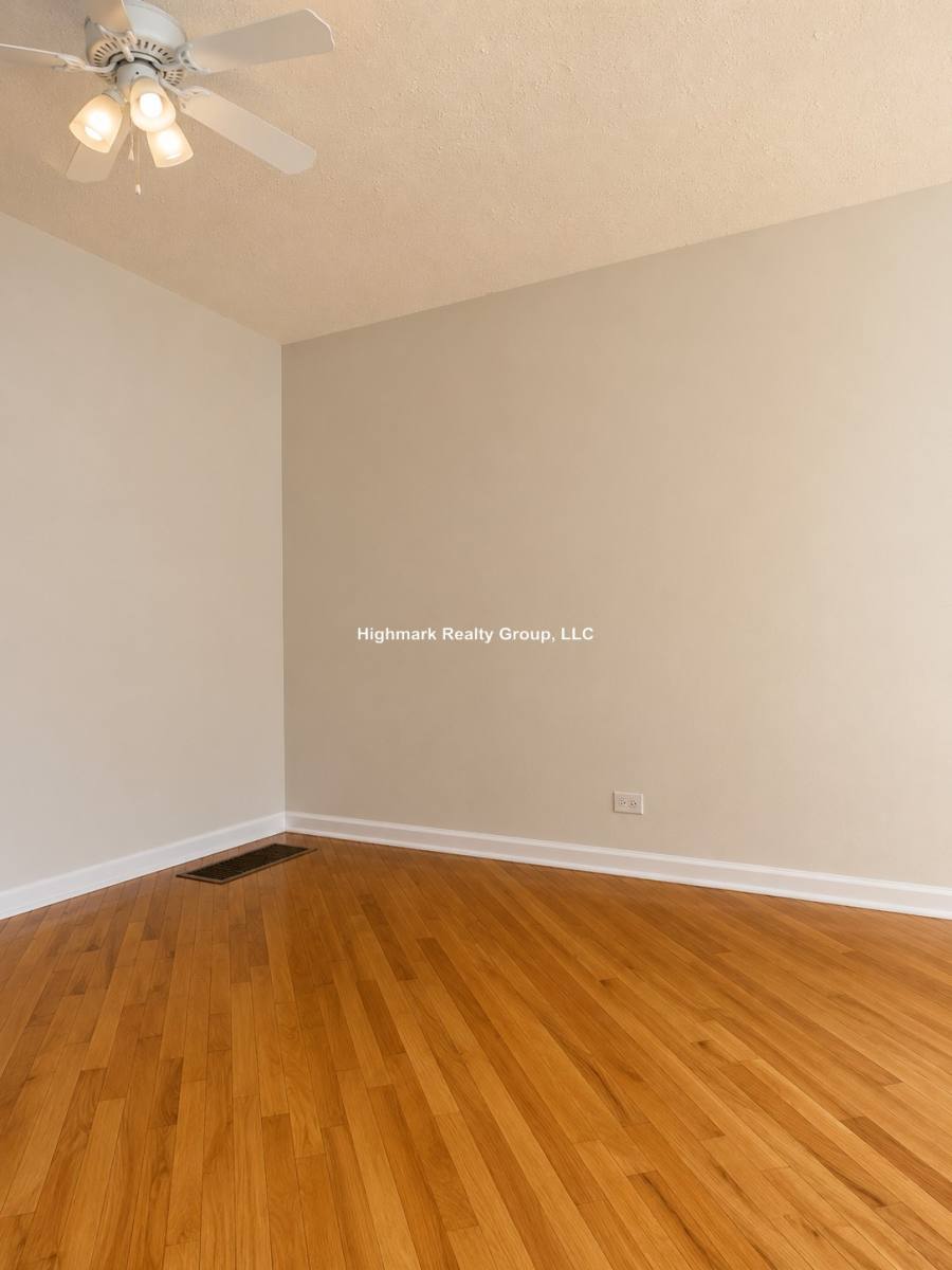 Apartment for rent at 7509 N Greenview Ave #1B, Chicago, IL 60626