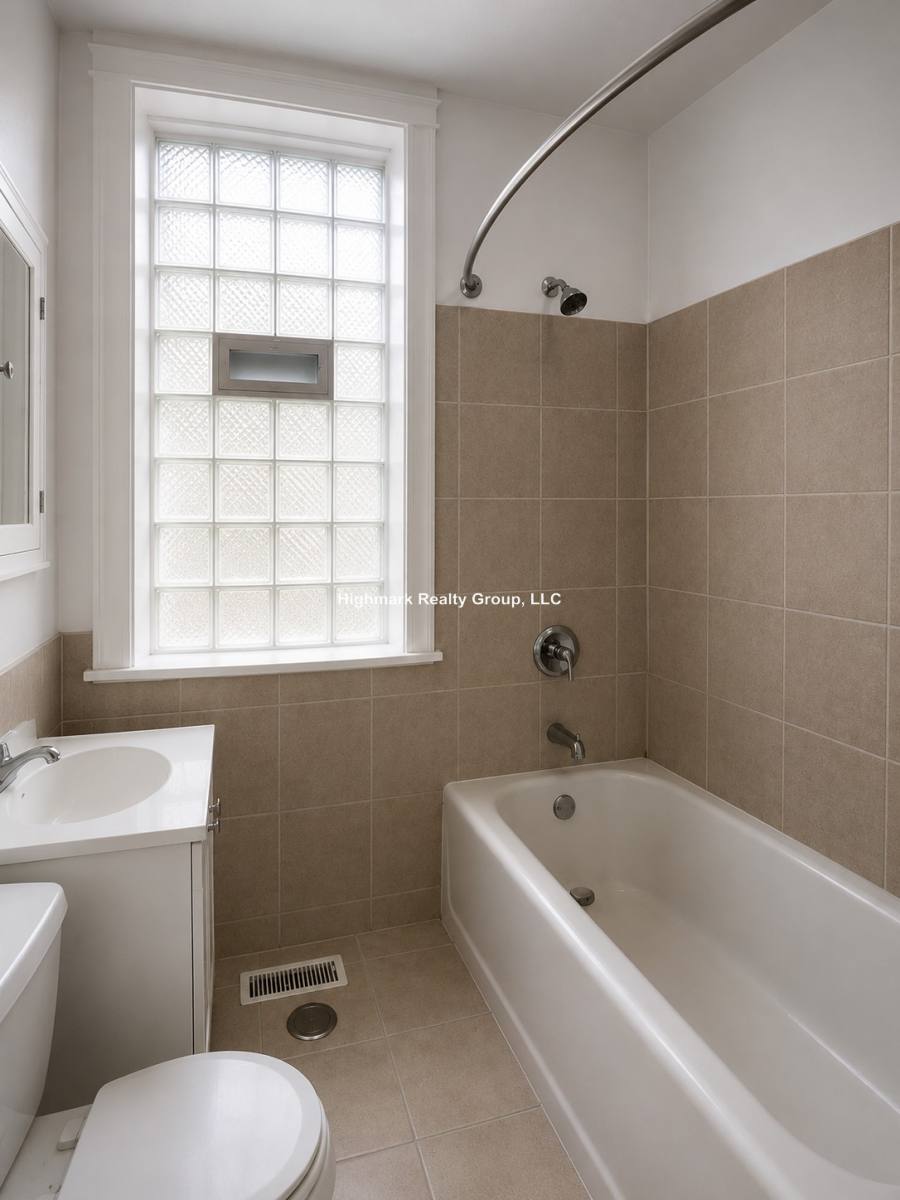 Apartment for rent at 7509 N Greenview Ave #1B, Chicago, IL 60626
