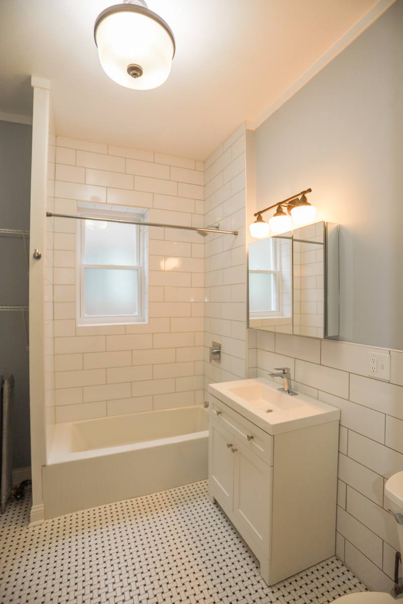 Apartment for rent at 1844 W Grace #2, Chicago, IL 60613