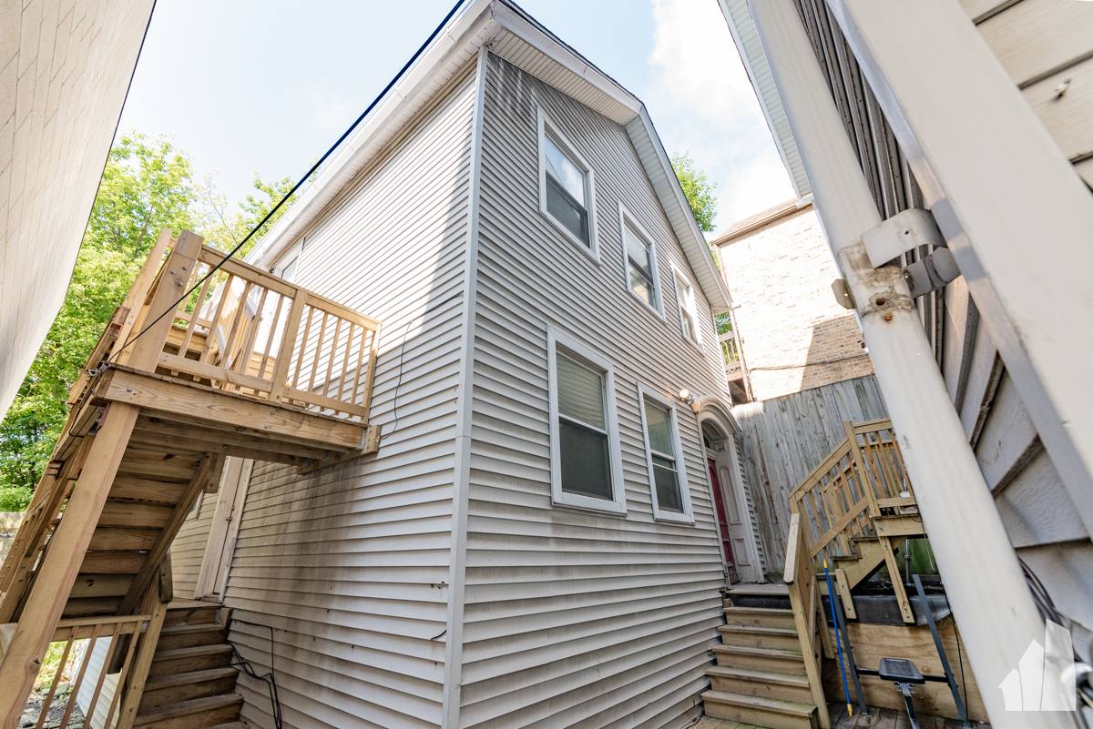 Apartment for rent at 1022 W Fry St #CH1, Chicago, IL 60642