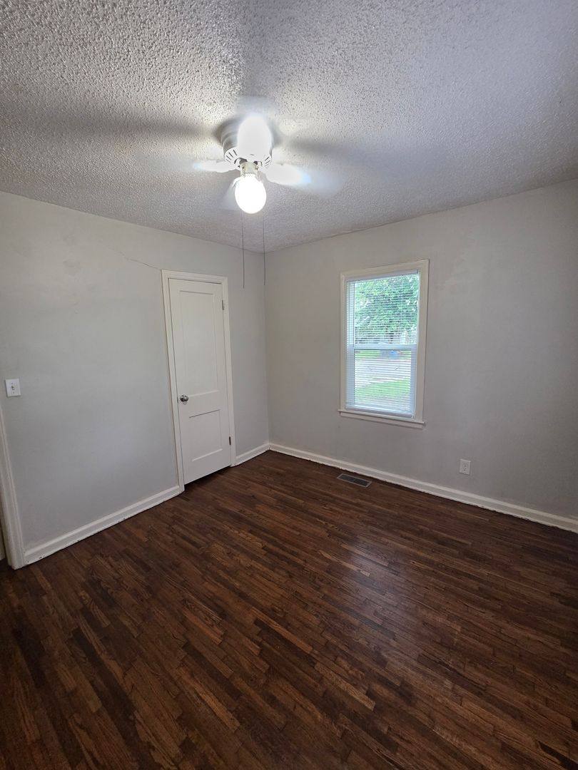 House for rent at 3009 S Gordon Ave, Wichita, KS 67217
