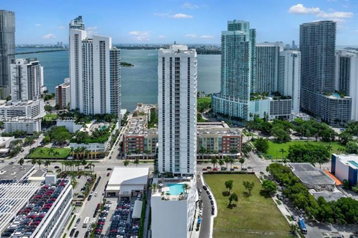 Apartment for rent at 2000 Biscayne Blvd, Miami, FL 33137