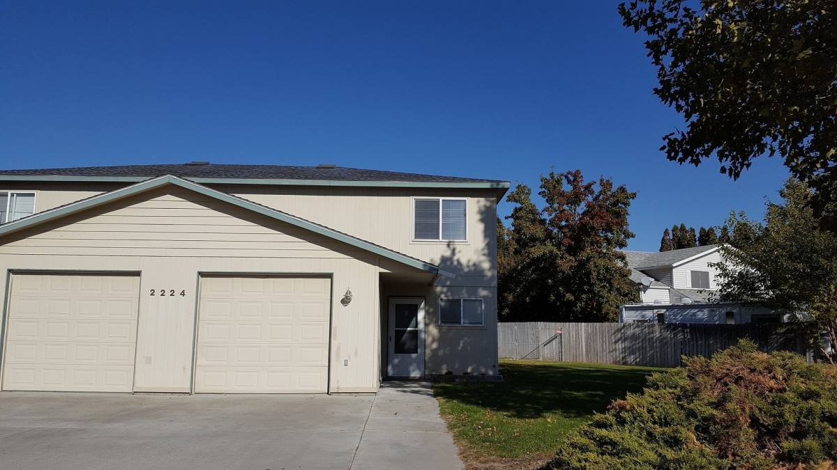 Apartment for rent at 2224 W 13th Ave, Kennewick, WA 99336