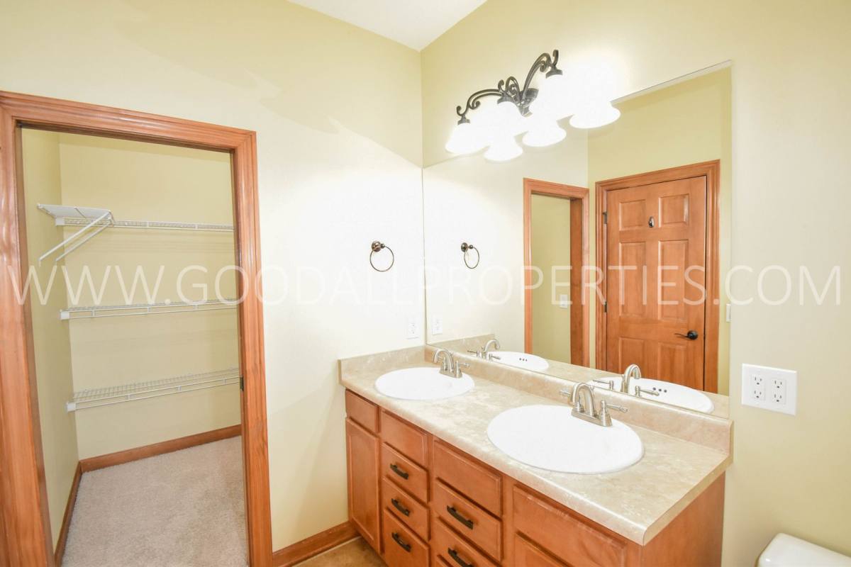 House for rent at 40 NE Gracewood Dr, Waukee, IA 50263