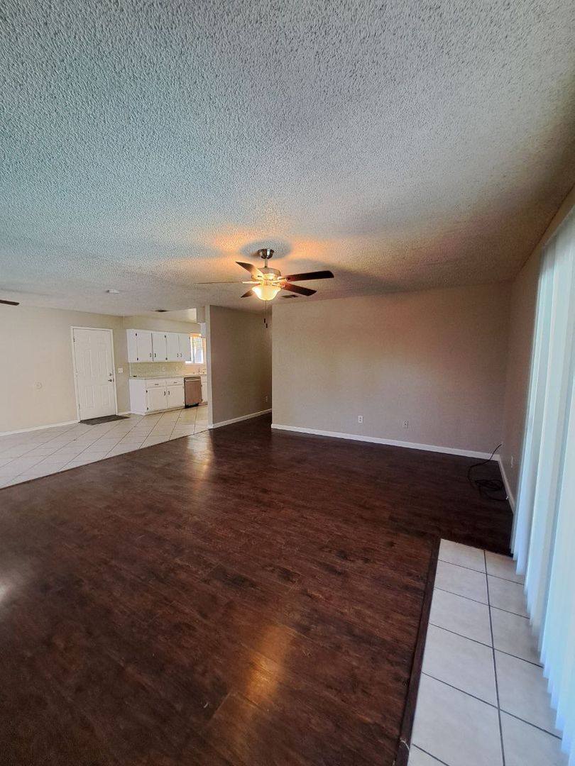 Apartment for rent at 15262 W El Mar Lane, Kerman, CA 93630