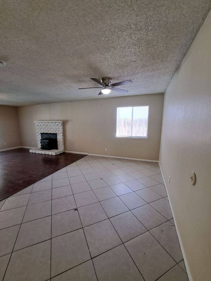 Apartment for rent at 15262 W El Mar Lane, Kerman, CA 93630