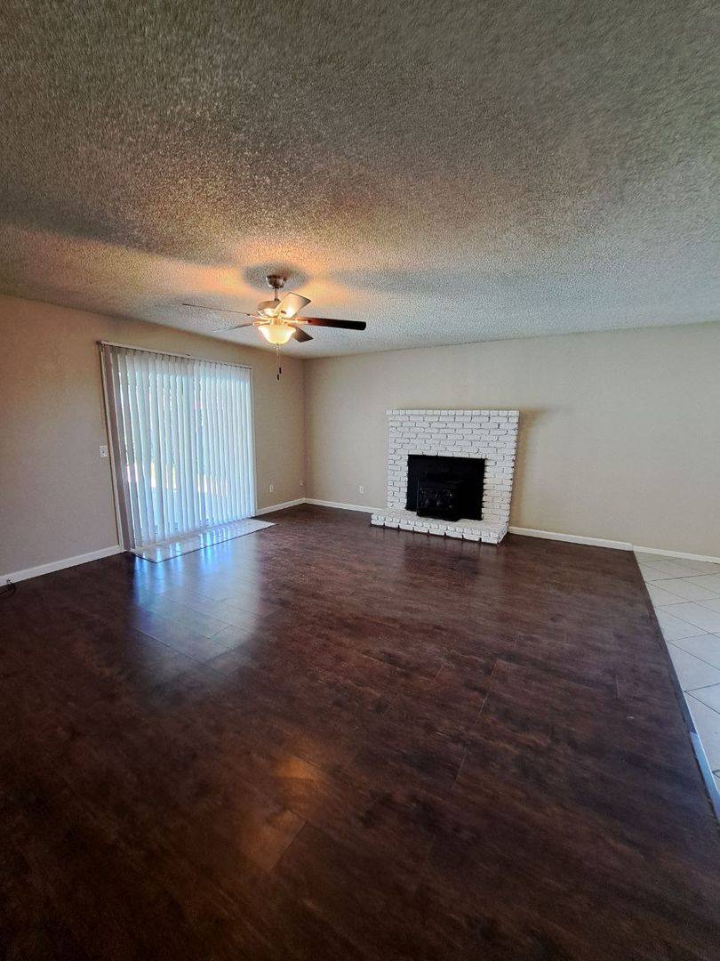 Apartment for rent at 15262 W El Mar Lane, Kerman, CA 93630