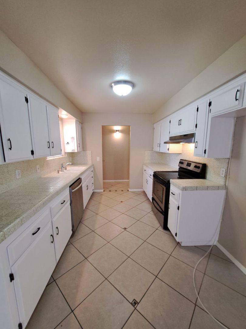 Apartment for rent at 15262 W El Mar Lane, Kerman, CA 93630