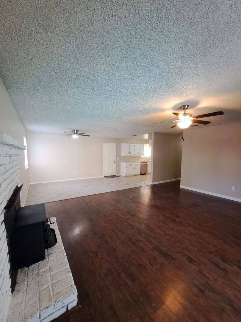 Apartment for rent at 15262 W El Mar Lane, Kerman, CA 93630