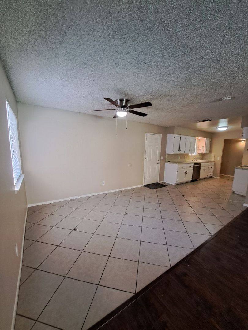 Apartment for rent at 15262 W El Mar Lane, Kerman, CA 93630