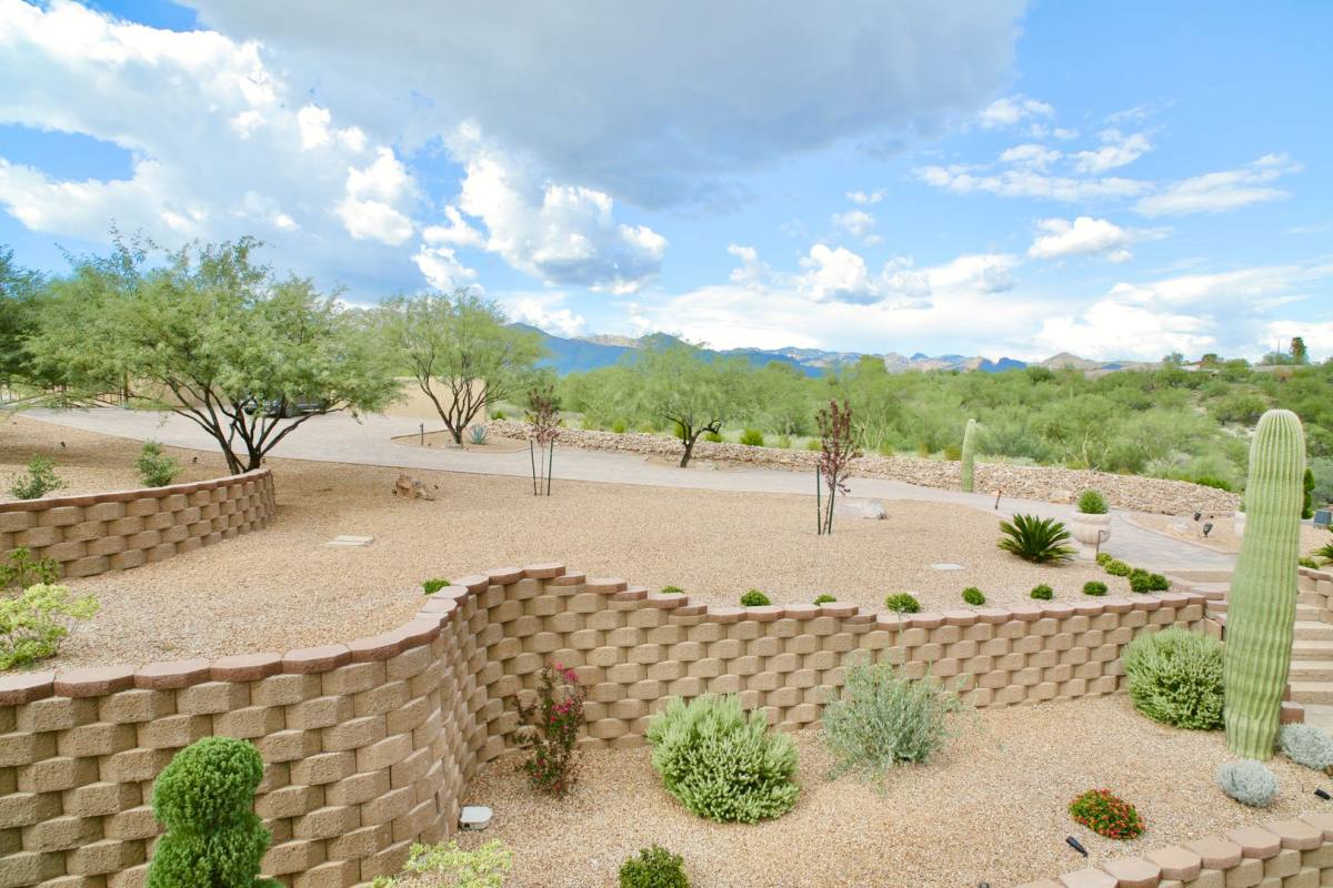 Apartment for rent at 3900 N Camino Blanco, Tucson, AZ 85718