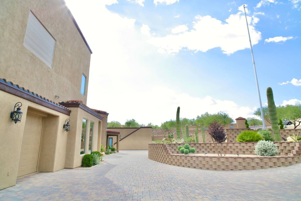 Apartment for rent at 3900 N Camino Blanco, Tucson, AZ 85718