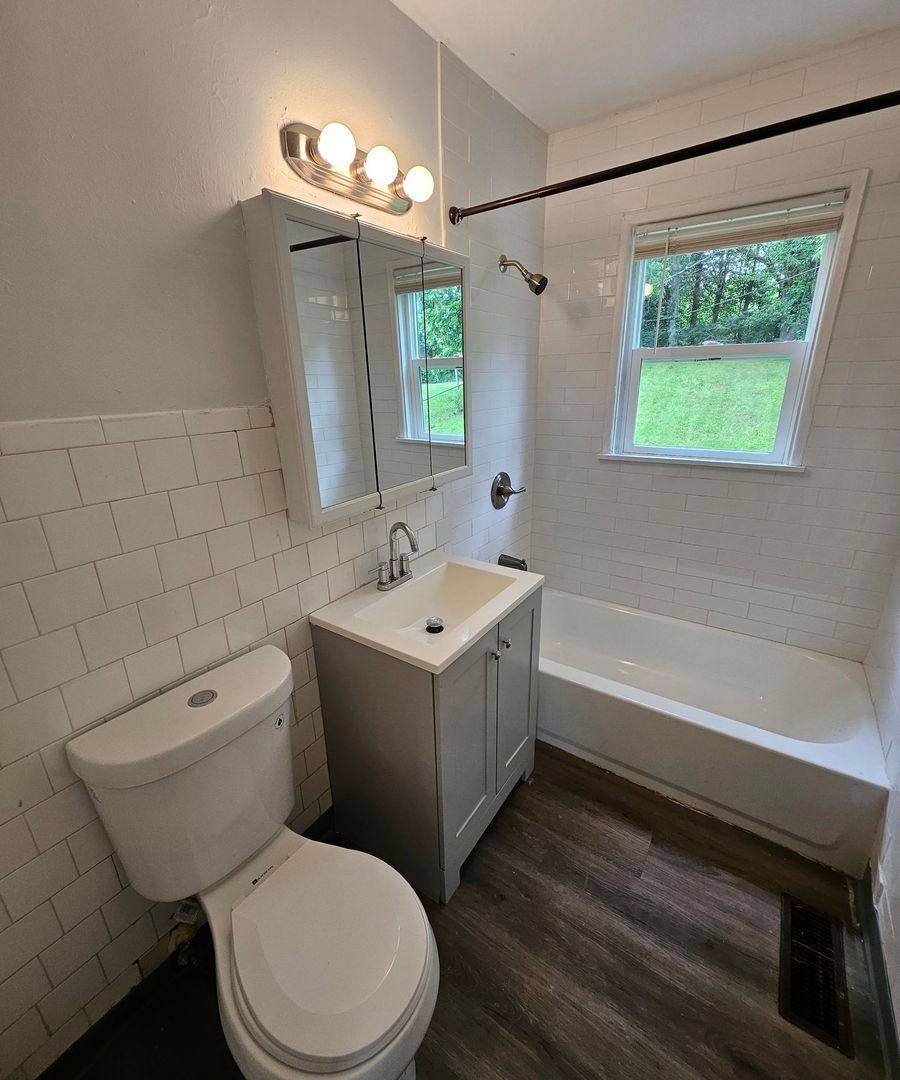 House for rent at 4630 E 43rd Terrace, Kansas City, MO 64130