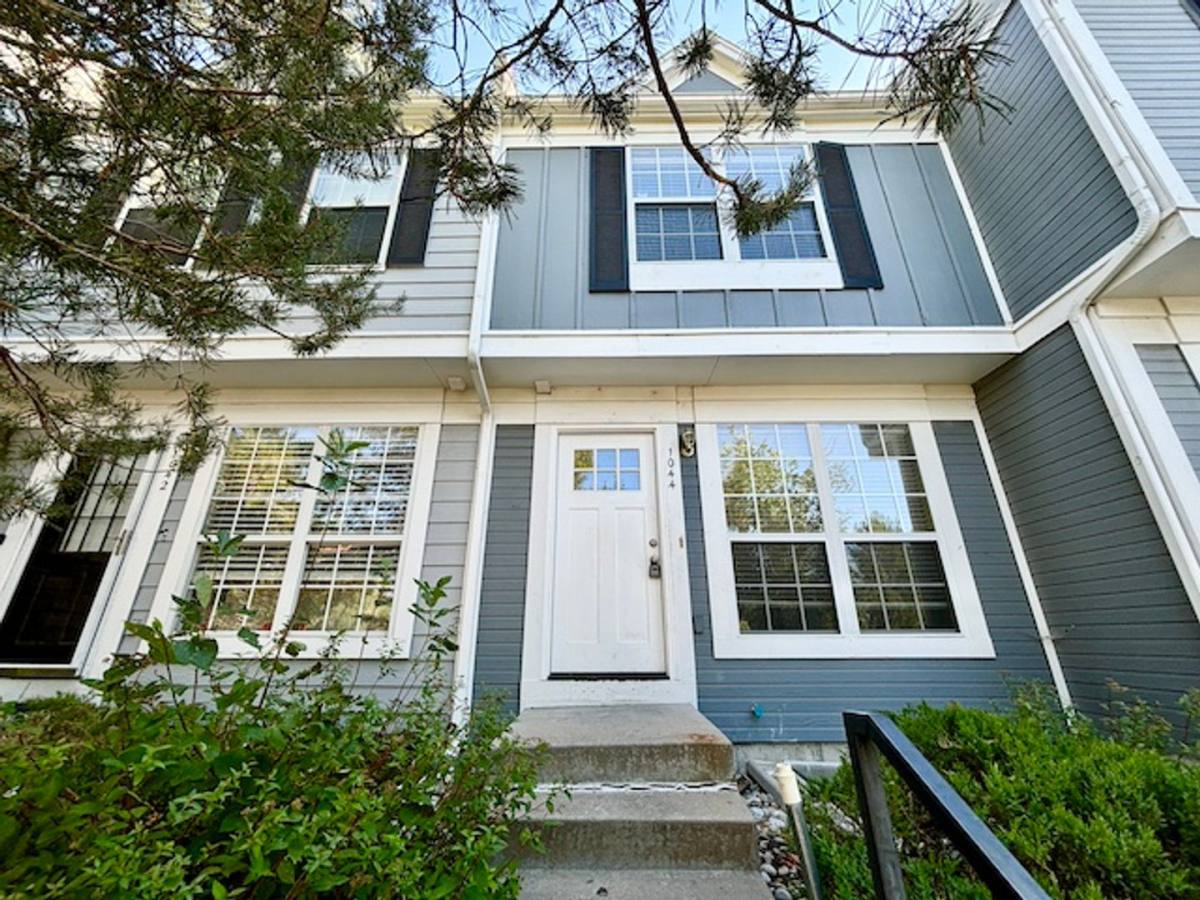 Apartment for rent at 1044 S Paris Court, Aurora, CO 80012