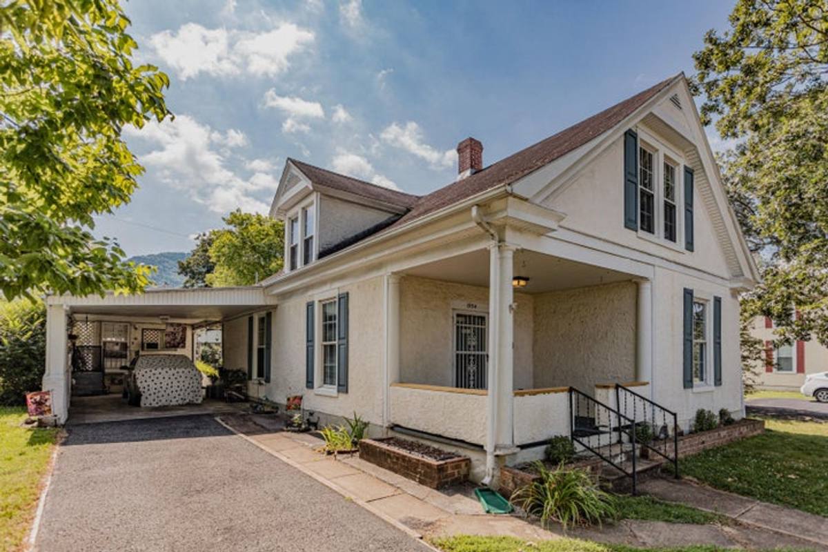 Apartment for rent at 1954 Chestnut Ave, Buena Vista, VA 24416
