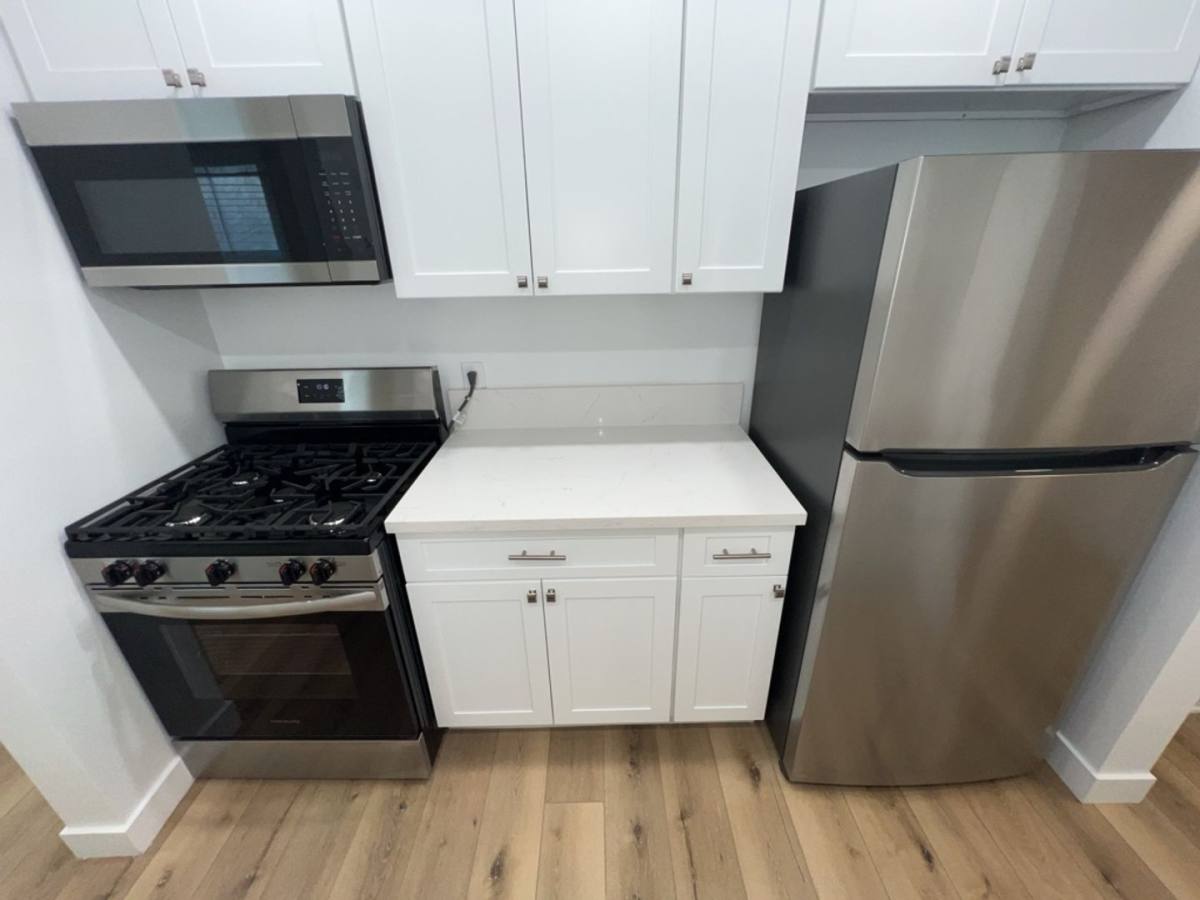 Apartment for rent at 325-331 E Elmwood Ave, Burbank, CA 91505