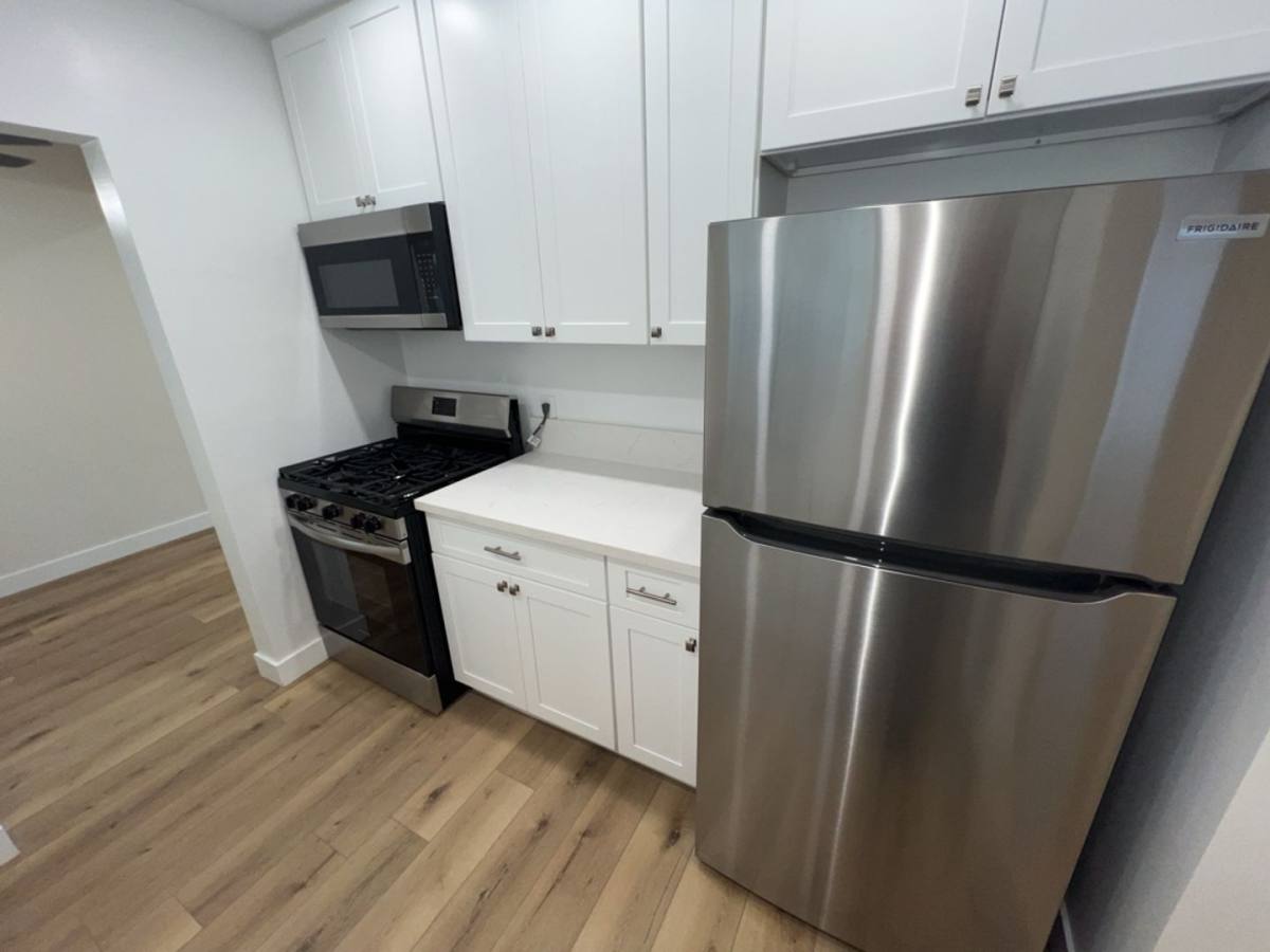 Apartment for rent at 325-331 E Elmwood Ave, Burbank, CA 91505