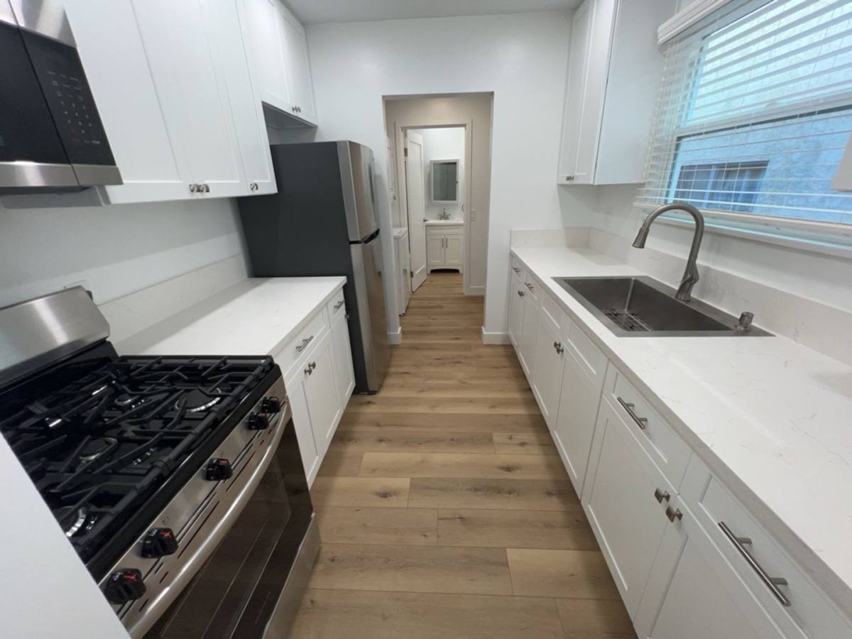 Apartment for rent at 325-331 E Elmwood Ave, Burbank, CA 91505