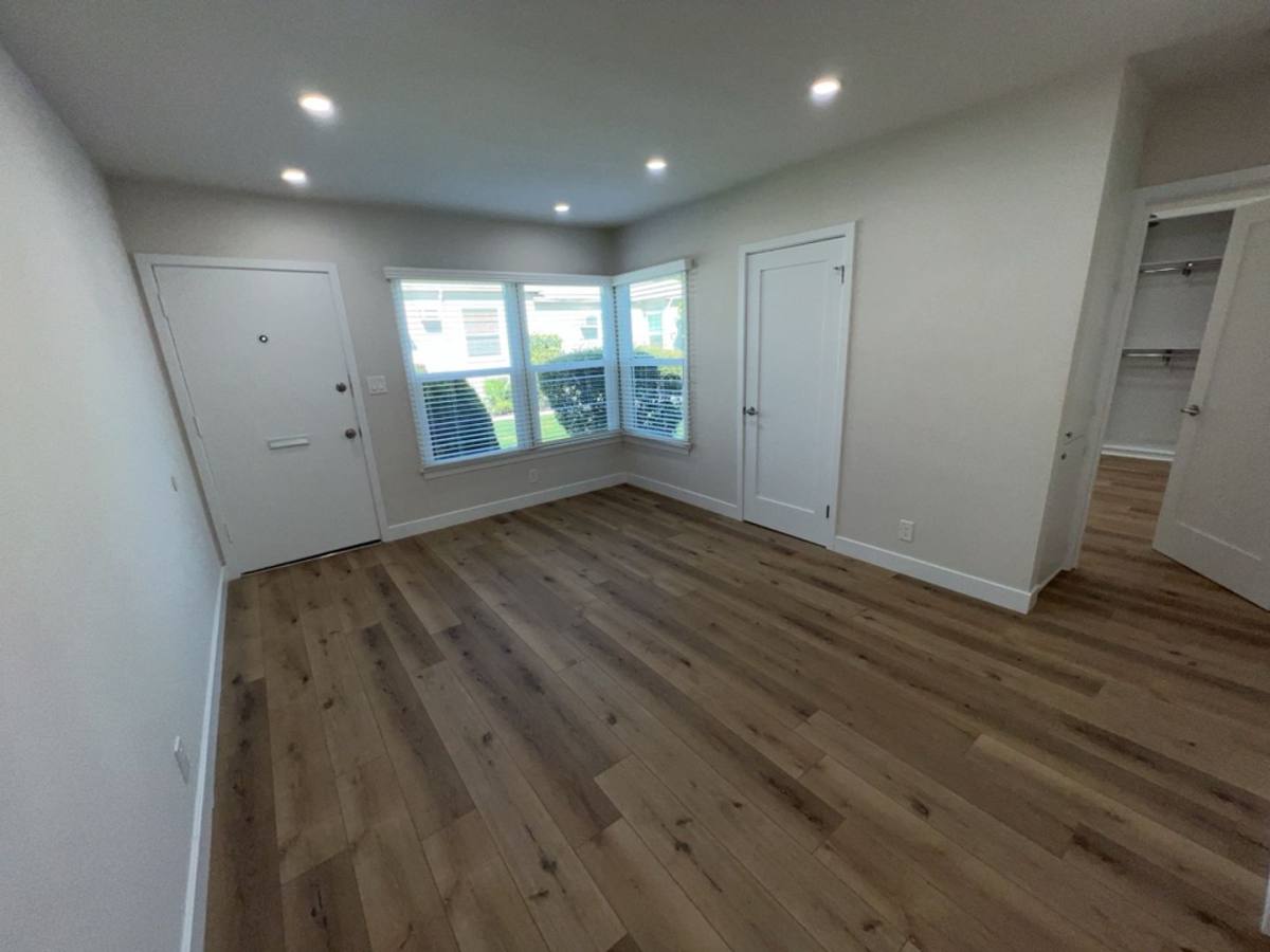 Apartment for rent at 325-331 E Elmwood Ave, Burbank, CA 91505