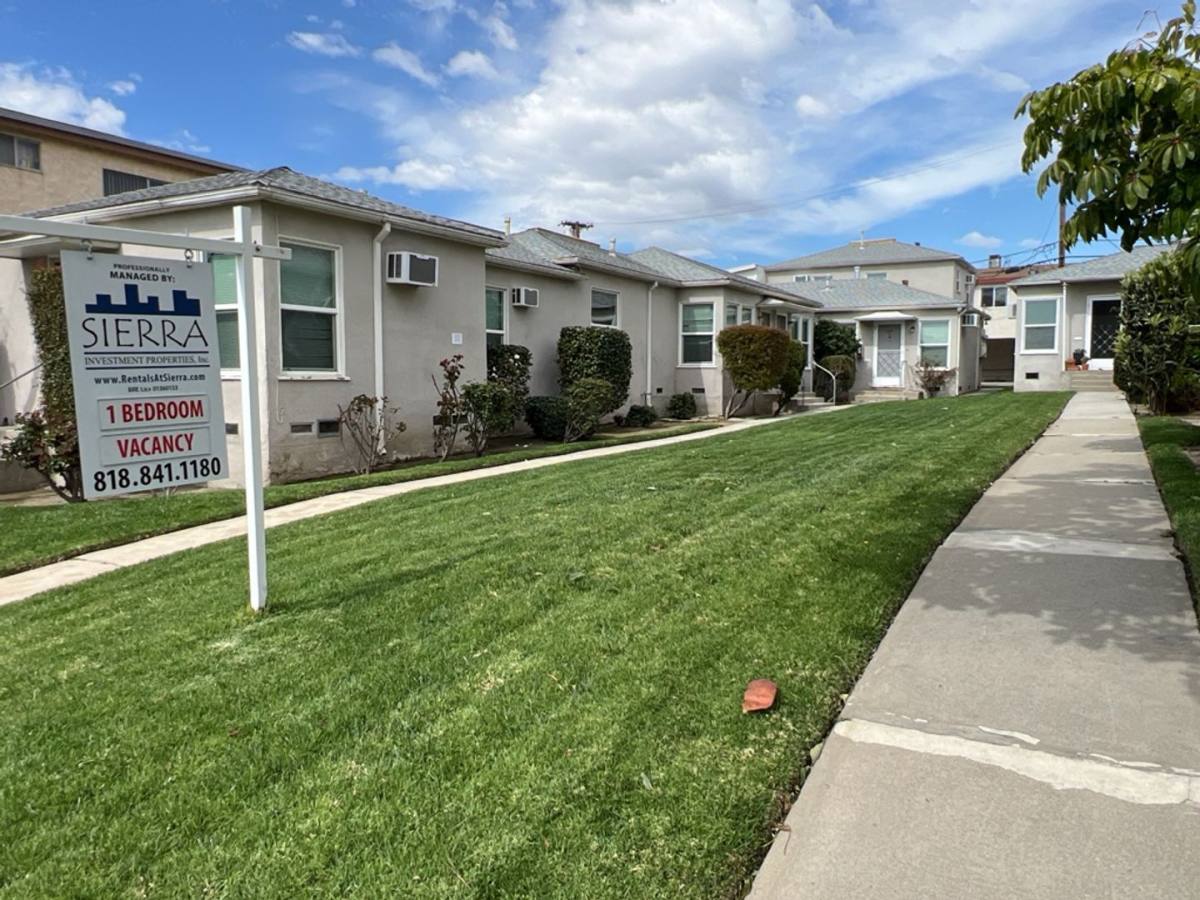 Apartment for rent at 325-331 E Elmwood Ave, Burbank, CA 91505