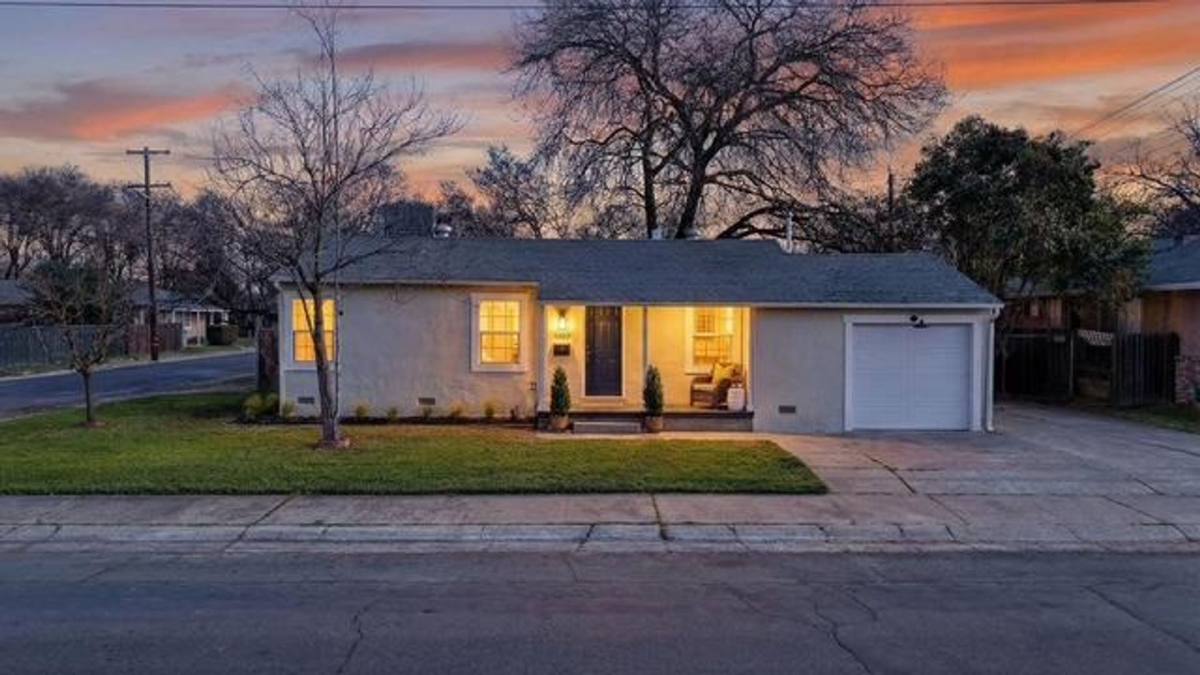 House for rent at 4001 58th St, Sacramento, CA 95820