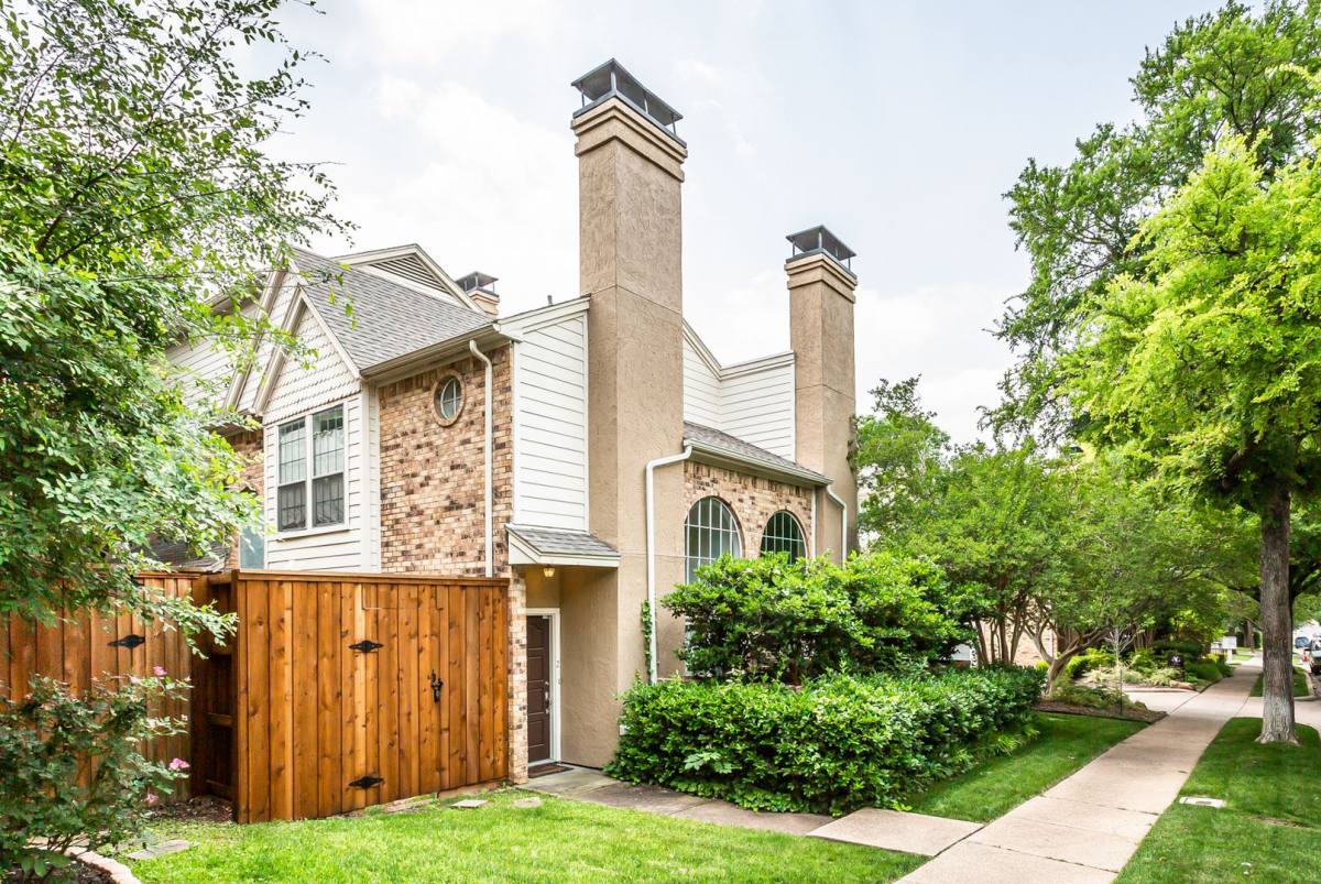 Condo for rent at 6210 Oram St, Dallas, TX 75214