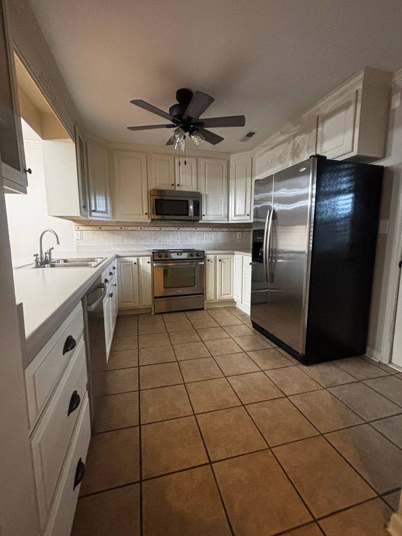 House for rent at 4324 Vista Dr, Guntersville, AL 35976
