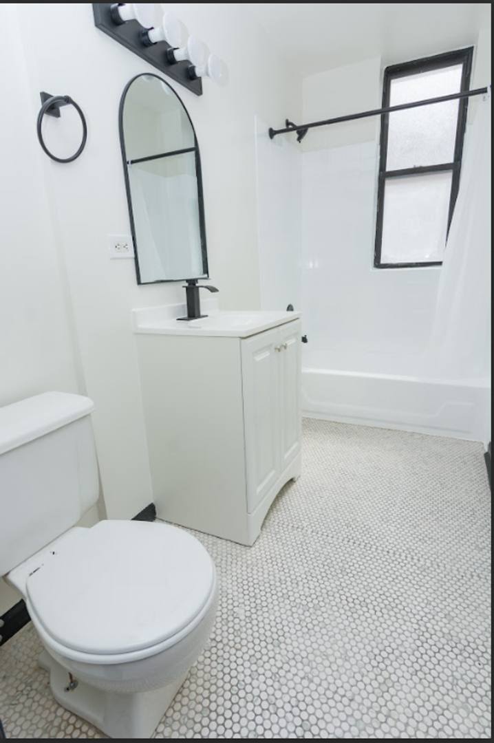 Apartment for rent at 5635 W Washington Blvd, Chicago, IL 60644