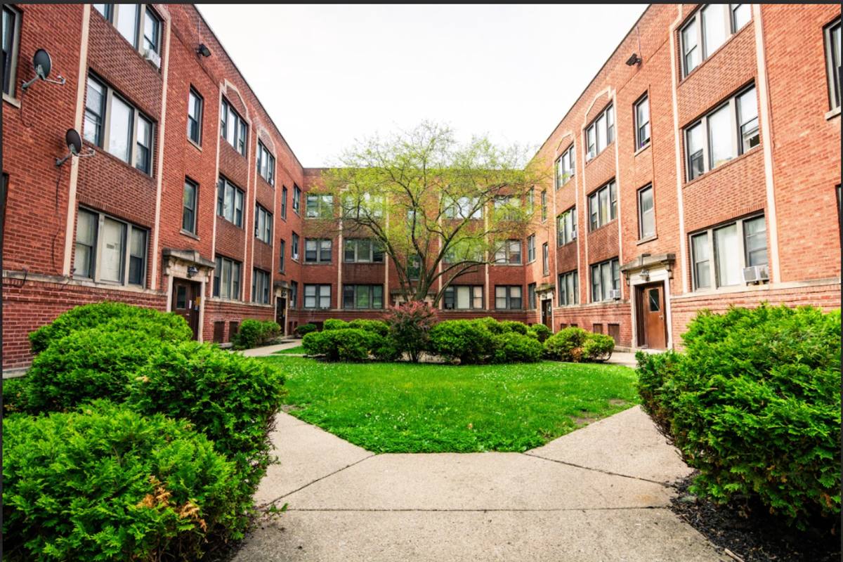 Apartment for rent at 5635 W Washington Blvd, Chicago, IL 60644