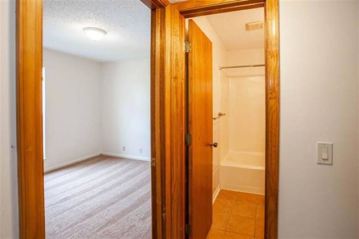 Apartment for rent at 701 Dondee Dr, Manhattan, KS 66502