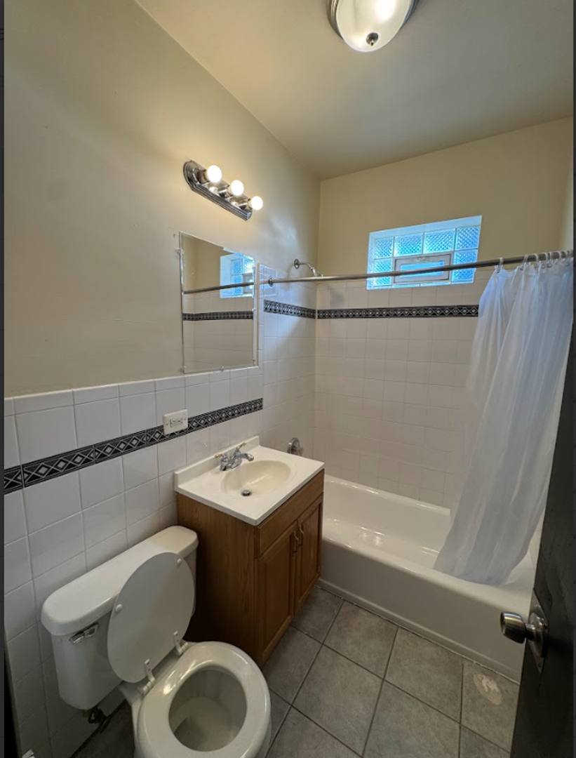 Apartment for rent at 8231 S Ingleside Ave, Chicago, IL 60619