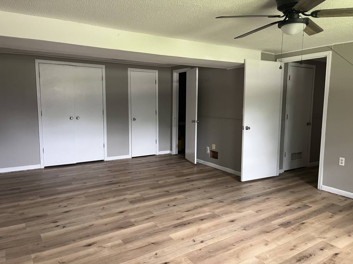 Townhouse for rent at 523 E Lacy St, Marshall, MO 65340