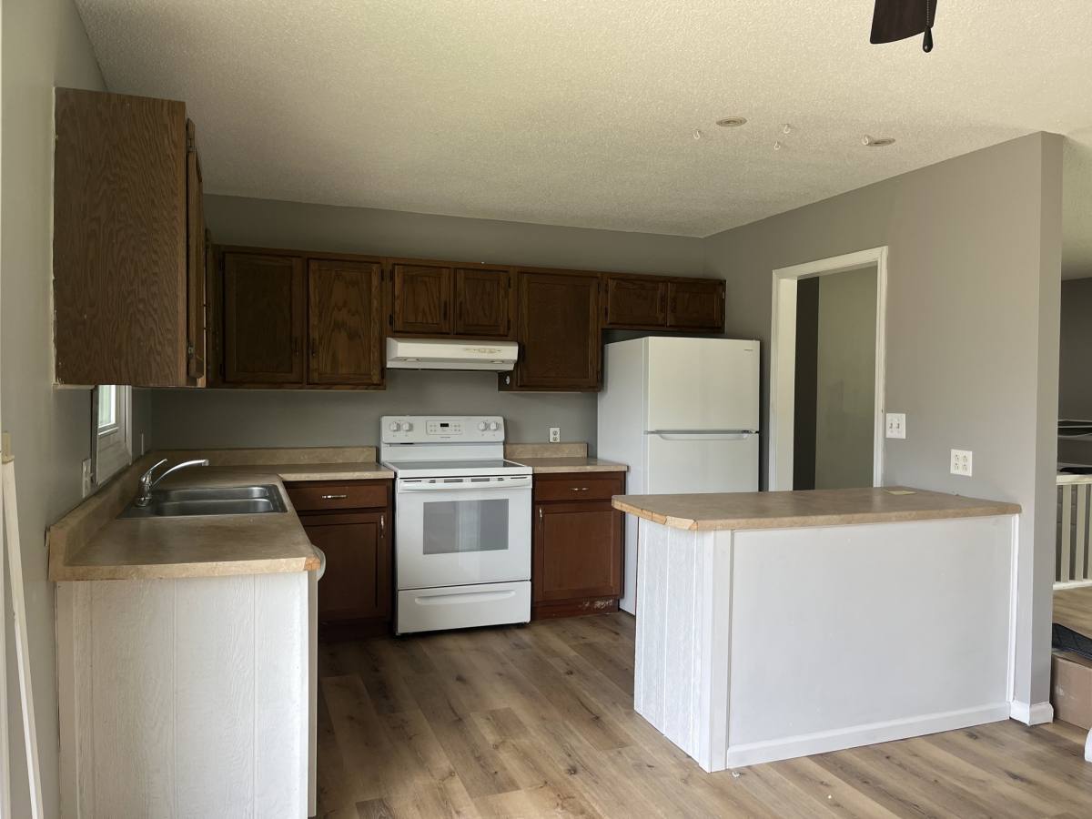 Townhouse for rent at 523 E Lacy St, Marshall, MO 65340