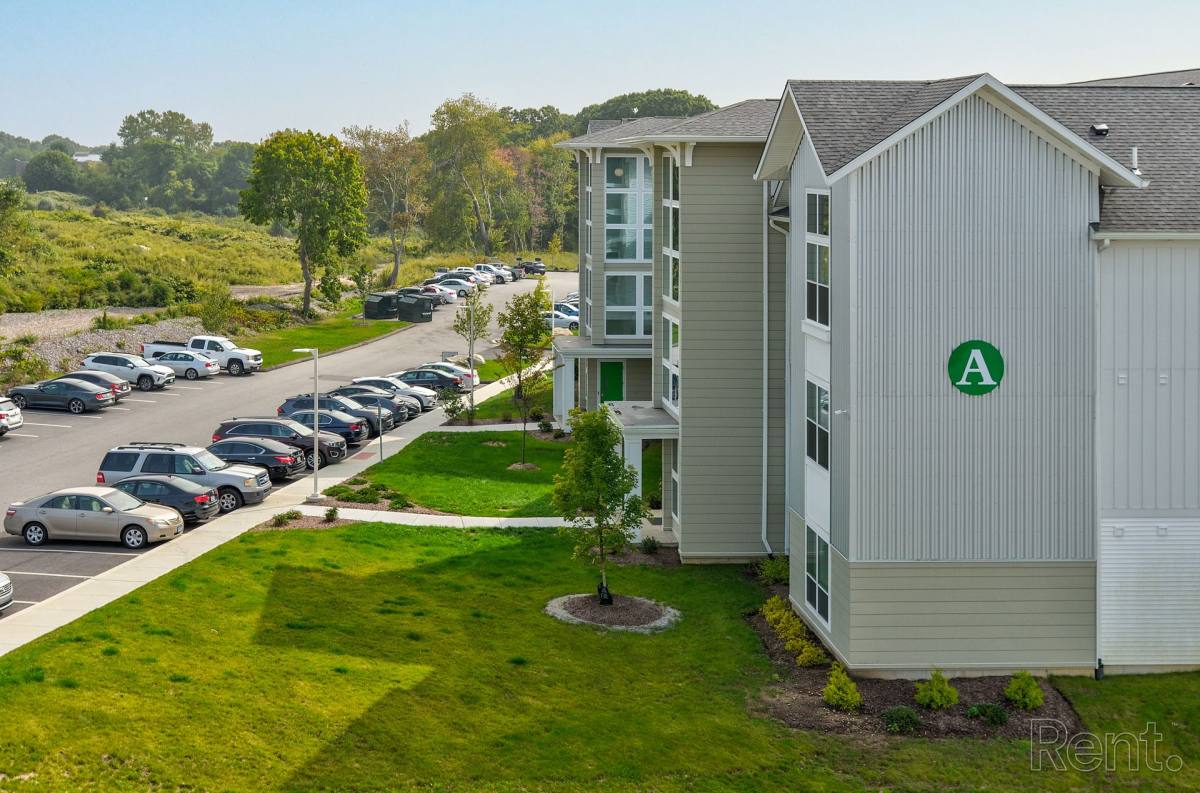 Apartment for rent at 394 Willetts Ave, Waterford, CT 06385