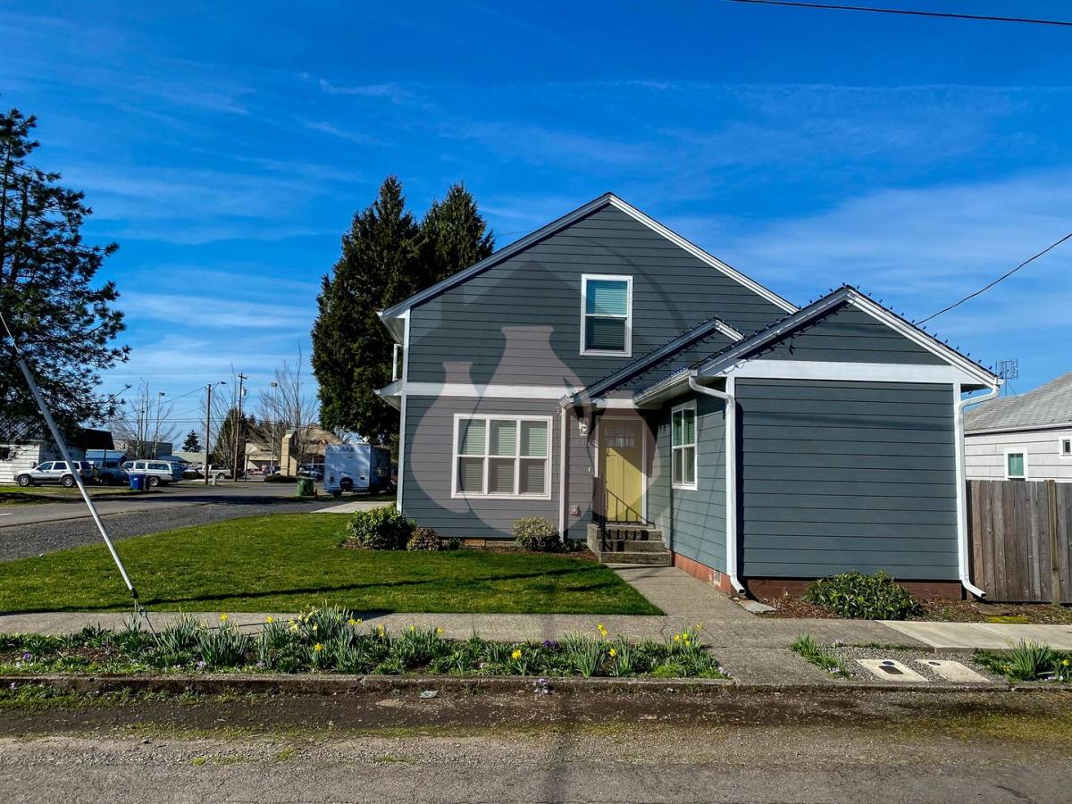 House for rent at 1515 N 2nd Ave, Stayton, OR 97383