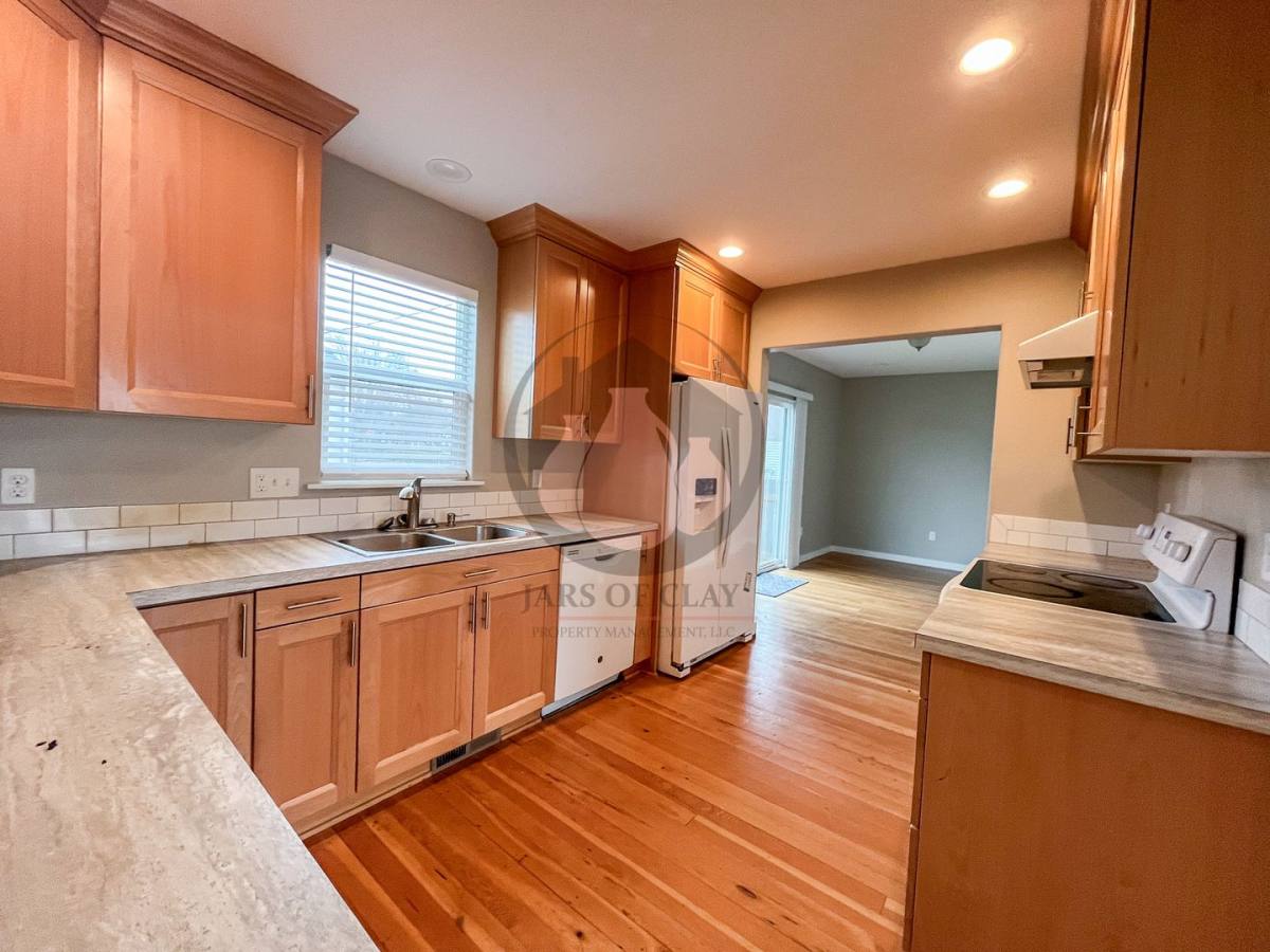 House for rent at 1515 N 2nd Ave, Stayton, OR 97383