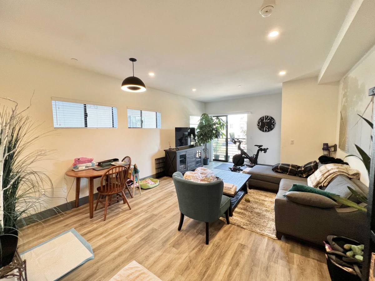 Apartment for rent at 3743 Midvale Ave, Los Angeles, CA 90034