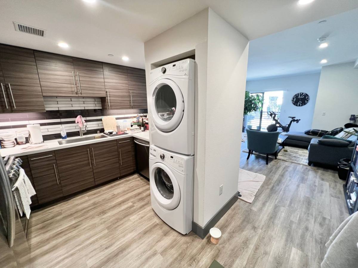Apartment for rent at 3743 Midvale Ave, Los Angeles, CA 90034